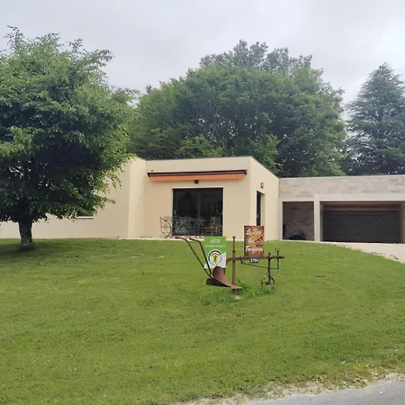 Le Bois Du Forgeron 사흘라 라 카네다