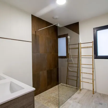 Le Bois Du Forgeron 펜션 사흘라 라 카네다