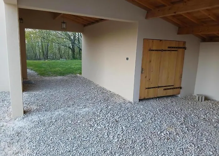 Le Bois Du Forgeron Hébergement de vacances *